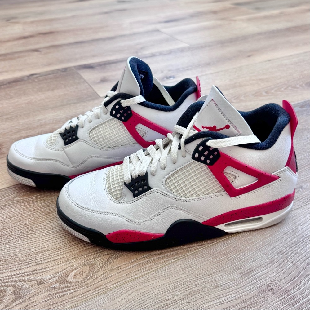 Jordan 4 Retro Mid Red Cement